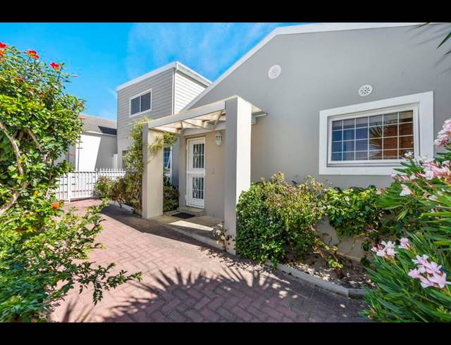 4 BEDROOM HOUSE FOR SALE IN WEST BEACH